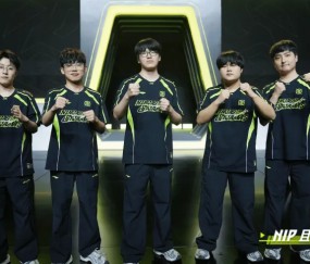 九游体育登录入口-NIP发布战胜TES赛场合照：相信光，相信不设限的自己！