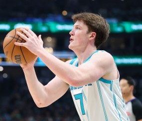 九游体育登录入口-第三节紧急调整独揽17分！克尼佩尔14中6&amp;三分10中3拿20分6板3助