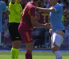 九游体育在线-激烈！克里斯坦特中场拼抢中差点拉掉马鲁西奇球裤，露出后者大腿