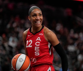 阿贾统治攻防两端：常规赛场均23.4分10.2篮板3.1助攻3.9抢断盖帽