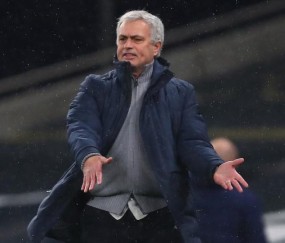 九游体育在线-穆里尼奥：热刺被个人失误坑了 凯恩两个脚踝受伤