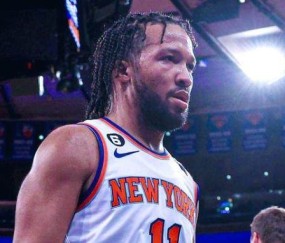 九游体育-杀神模式开启！布朗森狂轰55分挽救低迷尼克斯