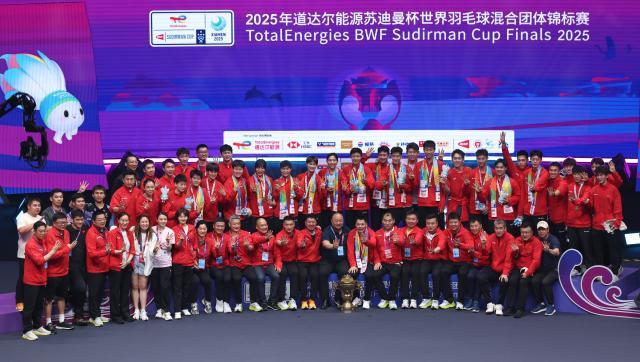 1746404759349008760.jpg (体育)(23)羽毛球——苏迪曼杯决赛:中国队夺冠XxjpseC007317_20250504_PEPFN0A001.jpg